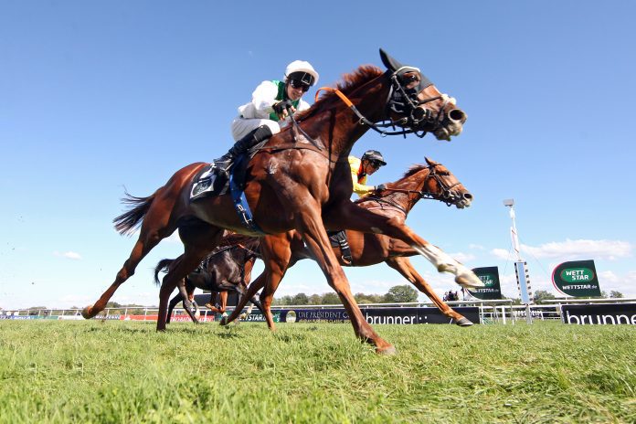 Iffezheim, Mendocino (links) mit Rene Piechulek gewinnt den Grossen Preis von Baden