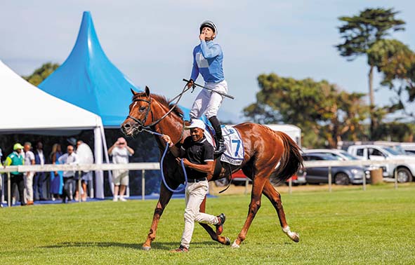 CHARLES-DICKENS-2024-KINGS-PLATE-WIN-CANLEN-06012024.jpg-webby- Aldo Domeyer celebrates with groom Nkunzi Bazile after winning the Grade 1 L’Ormarins King’s Plate aboard the Candice Bass-Robinson-trained CHARLES DICKENS at Hollywoodbets Kenilworth on Saturday. Picture: Candiese Lenferna
