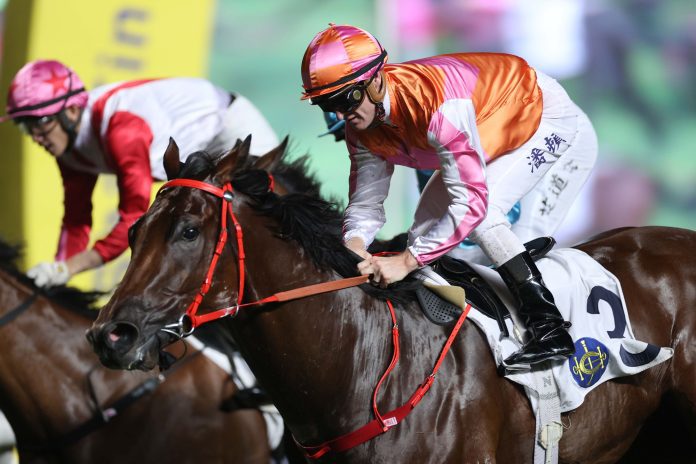 news_2024013001220_01 Helene Feeling salutes under Zac Purton last season.