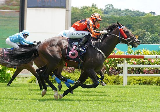 Tantheman (Ryan Curatolo) gets on the board in Race 3.