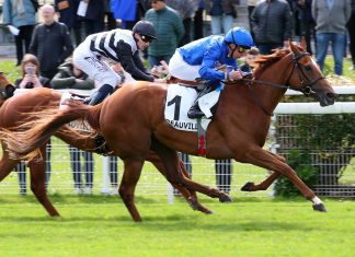 Romantic Style winning Imprudence ahead of Ramatuelle