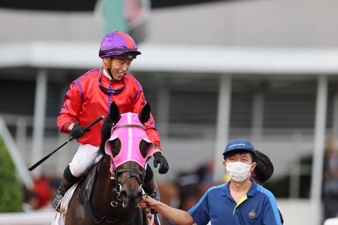 Vincent Ho seals a double aboard Holy Lake at Sha Tin.