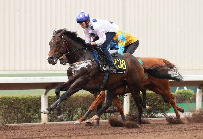 Golden Sixty stretches out at Sha Tin.